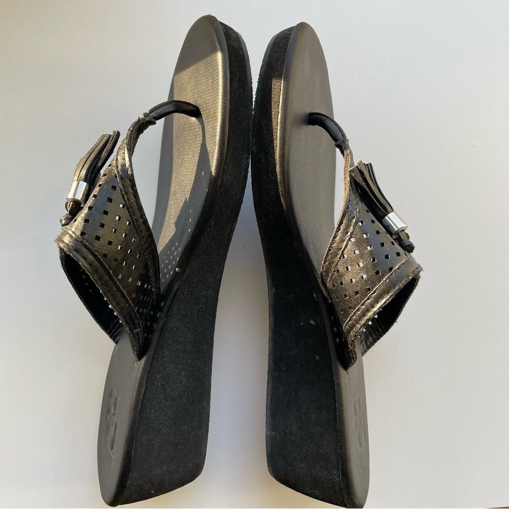 Dooney & Bourke Women’s Black Wedge Sandals Tassel Silver Band Wedge Heel Sz 8 - Picture 5 of 7